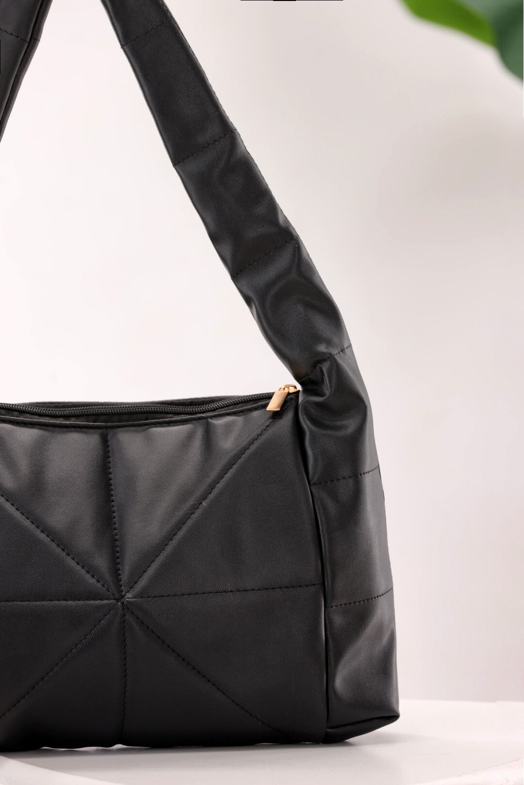 HOBO BLACK